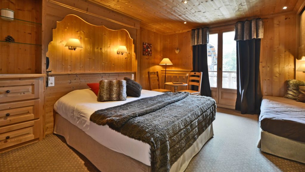 Bedroom Junior of the hotel La Clef des Champs